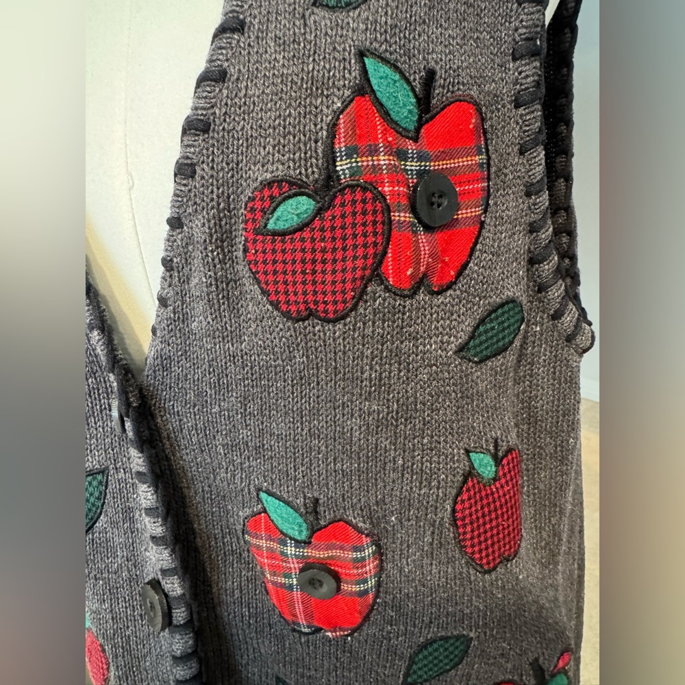 Vintage Mandal Bay Plaid & Checkered Red & Black Apple Fruit & Leaves Vest - Picture 2 of 11